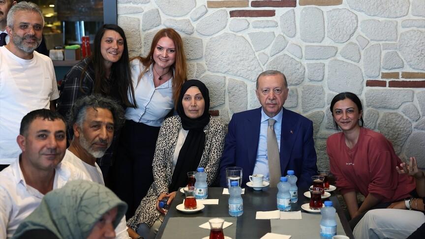 Erdoğan Üsküdar'da esnaf ziyareti gerçekleştirdi
