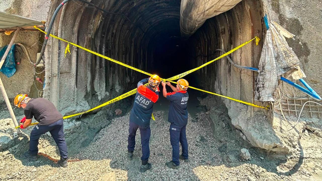 Adana'da tünel göçüğü: 1 işçi öldü, 1 yaralı