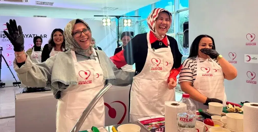 Kızılay'dan depremzede kadınlara aşçılık sertifikası