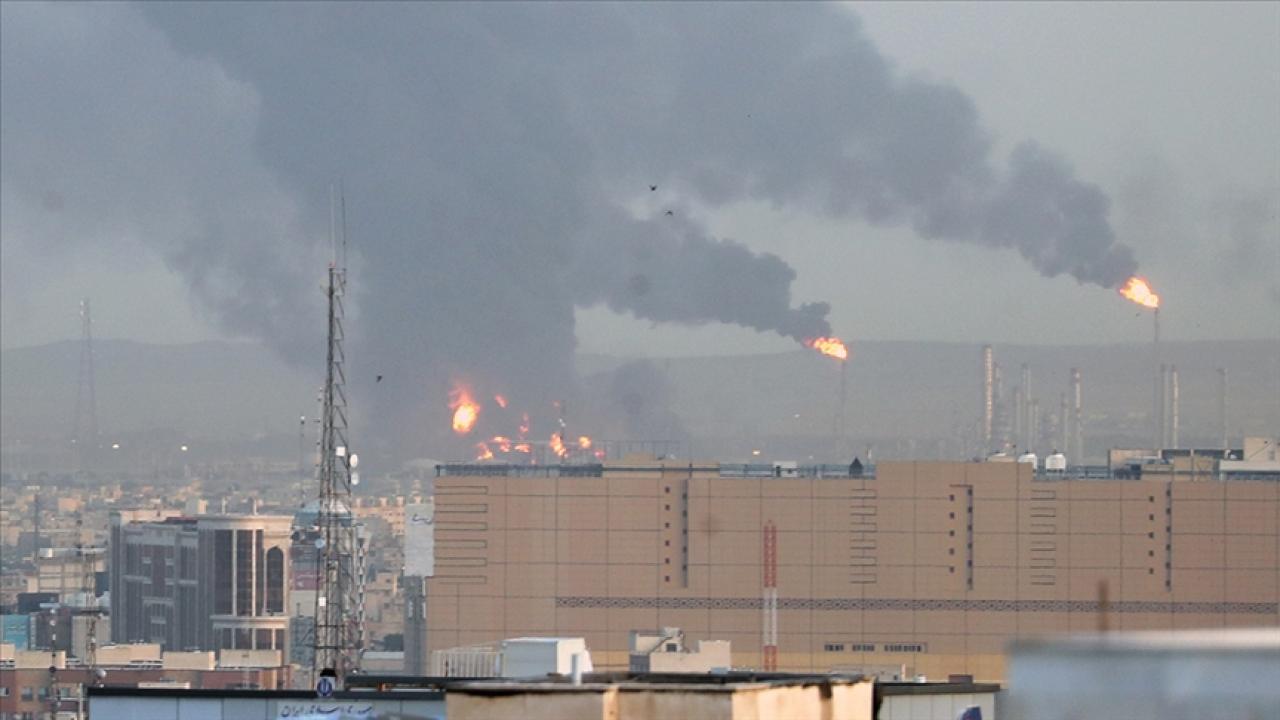 İran: Saldırılarda hasar gören petrol rafinerileri yeniden inşa edildi