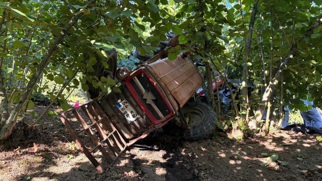 Sakarya'da fındık işçilerini taşıyan traktör devrildi: 18 yaralı