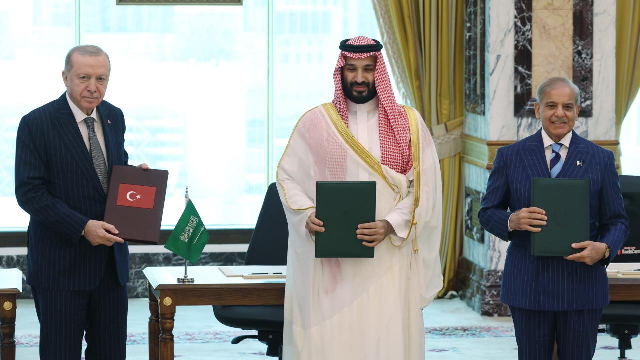 Türkiye, Suudi Arabistan ve Pakistan ortak savunma anlaşması imzaladı