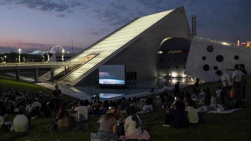 CSO Ada Ankara'da 'Odyssey' filmi açık havada gösterildi