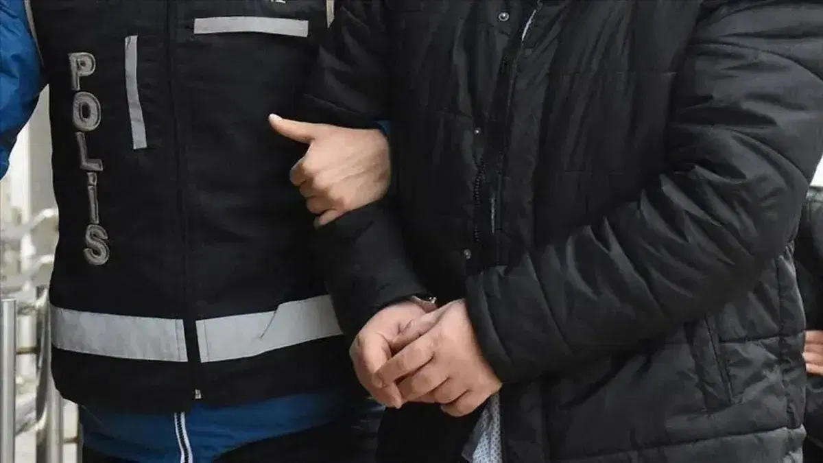 Manisa'da lise önünde silahlı saldırı: Yaralı öğrenciler var