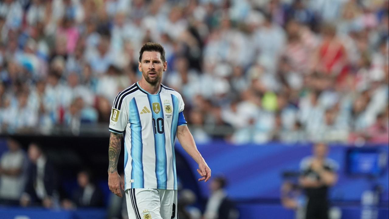 Messi babası Jorge'nin ölümü sonrası futbolu bırakmayı düşünüyor