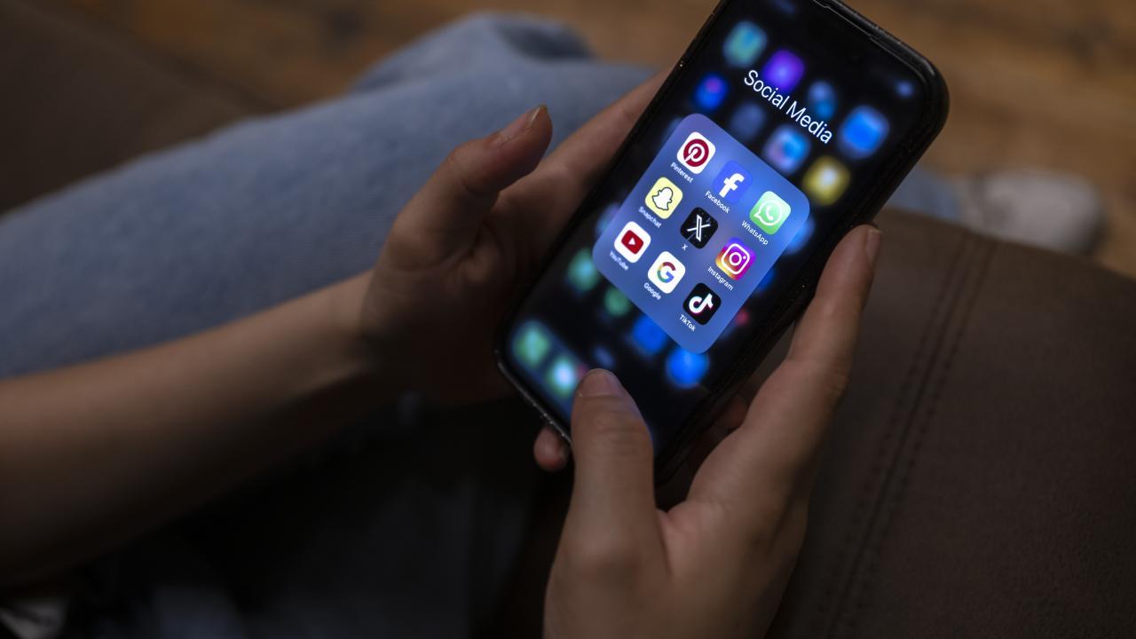HRW: Facebook ve TikTok algoritmaları çocukları silahlı gruplara yönlendiriyor