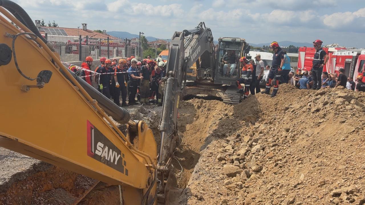Tuzla'da kanalizasyon kazısında toprak kayması: 1 işçi aranıyor