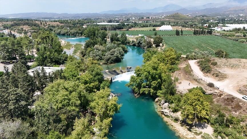 Manavgat Şelalesi yaz aylarında turistlerin gözdesi