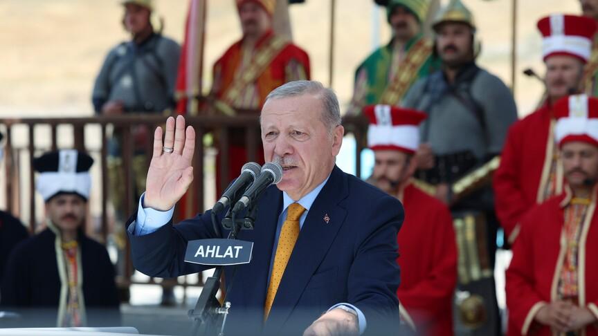 Cumhurbaşkanı Erdoğan Ahlat'ta konuşma yapıyor
