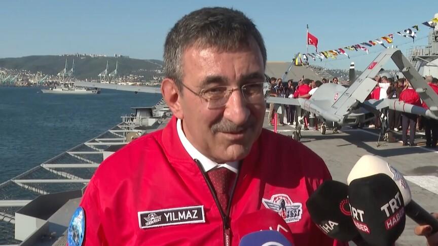 Cumhurbaşkanı Yardımcısı Yılmaz TEKNOFEST Mavi Vatan'ı ziyaret etti