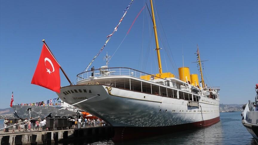 TCG Savarona TEKNOFEST'te ziyaretçileri duygulandırıyor