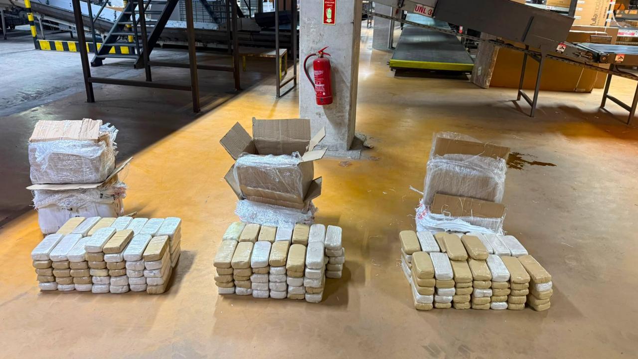 Ankara'da kargo paketlerinde 109 kilo uyuşturucu ele geçirildi