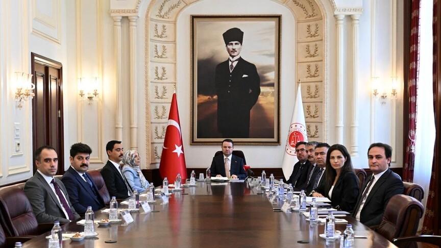 Adalet Bakanı Gürlek, Muhsin Yazıcıoğlu ailesiyle görüştü