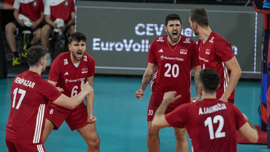 Milli voleybolcular İsviçre'yi 3-0 geçti