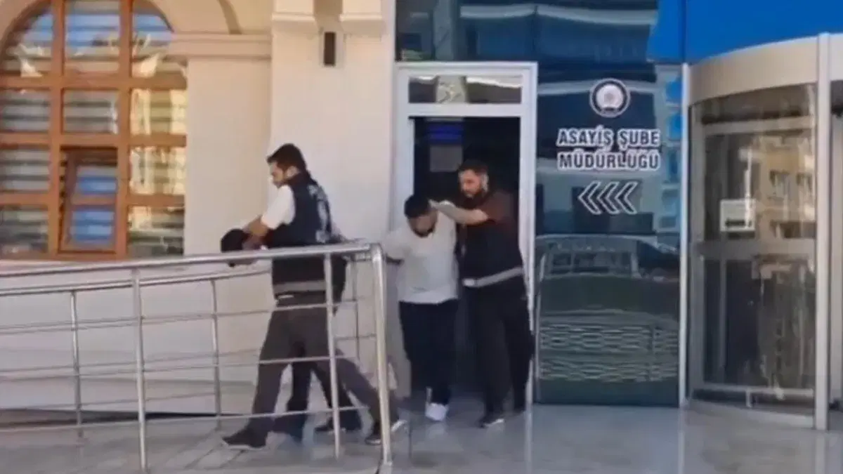 Konya'da sahte savcı dolandırıcıları otobanda yakalandı