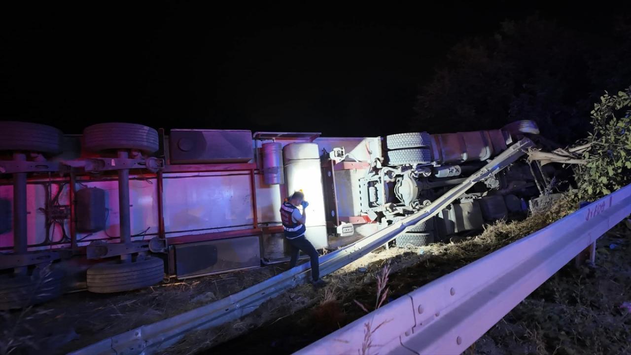 Bursa'da tır motosiklete çarptı: 2 kişi hayatını kaybetti