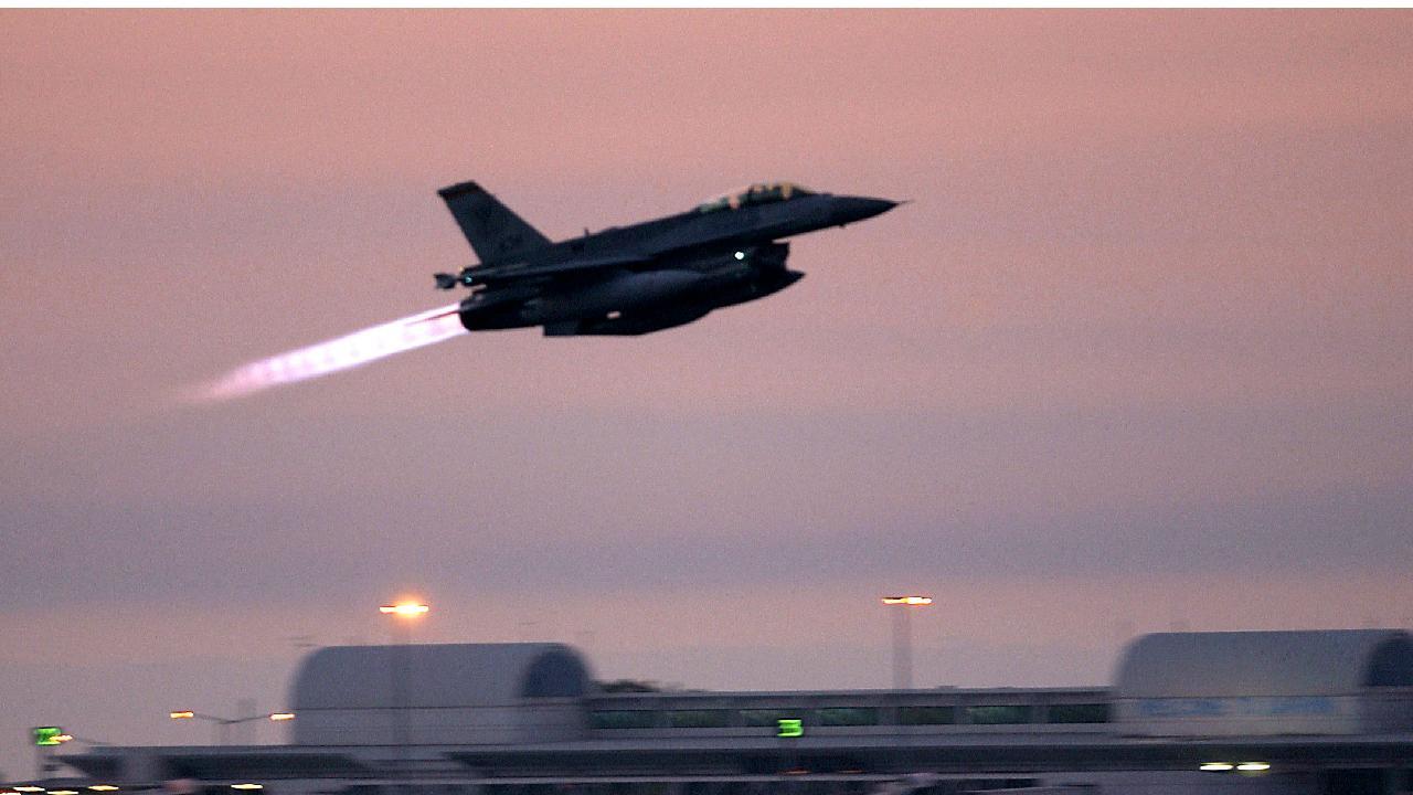 Macaristan'da Gripen savaş uçağı düştü, yaralanan yok