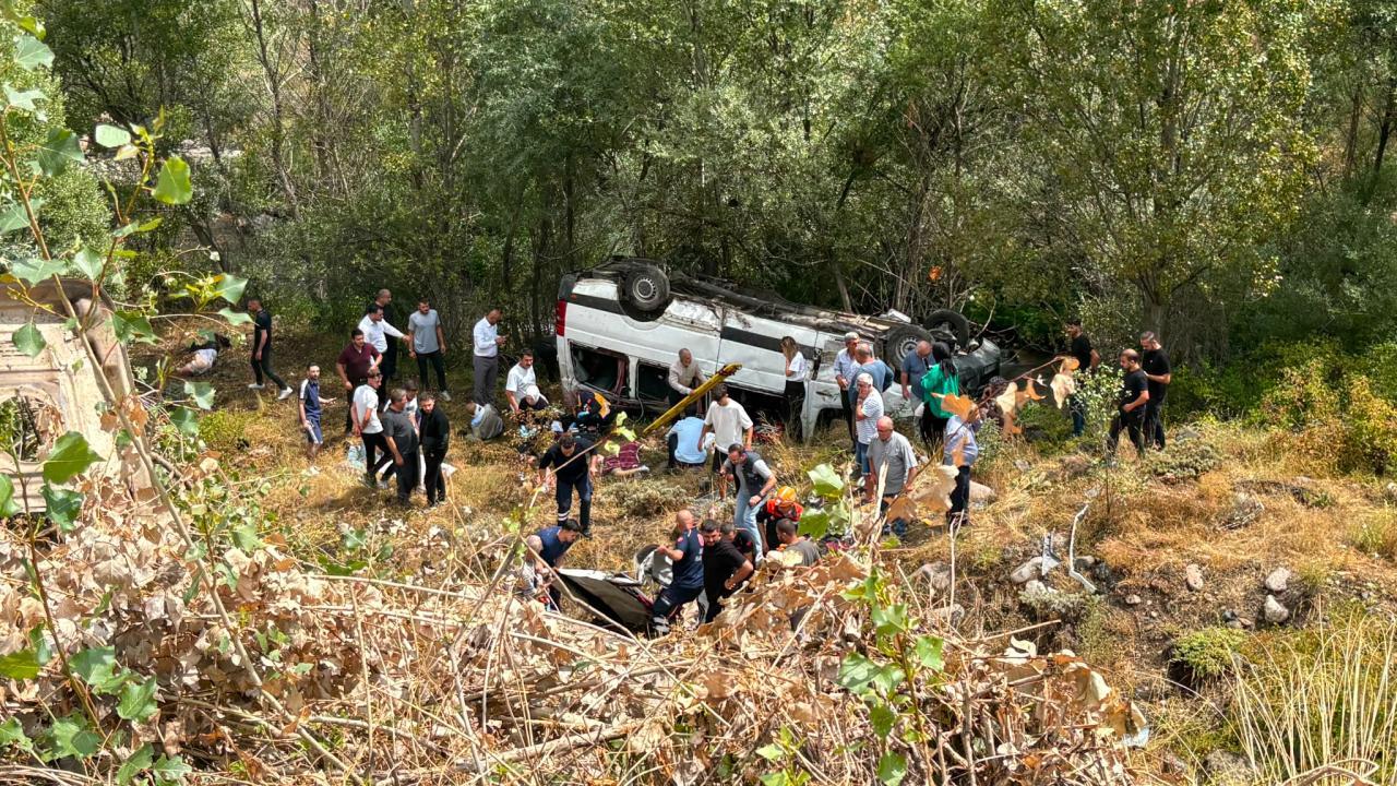 Sivas'ta minibüs kazası: 4 ölü, 10 yaralı
