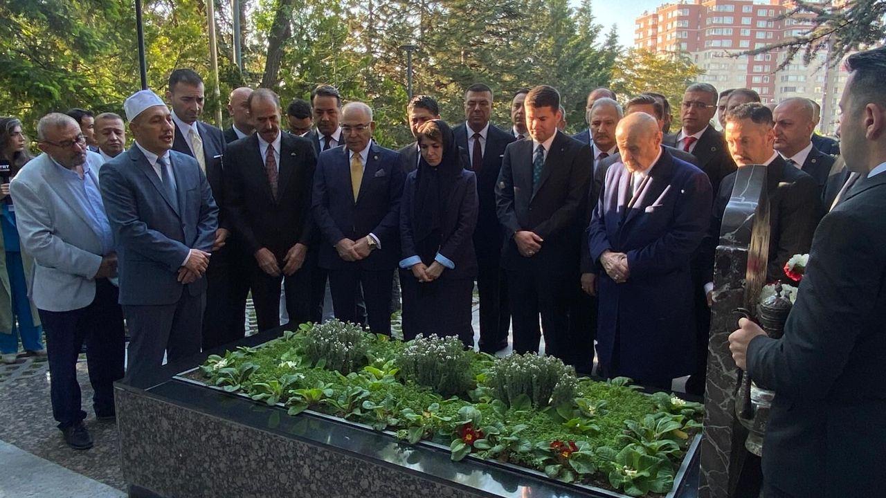 Bahçeli, Türkeş'in mezarını ziyaret etti