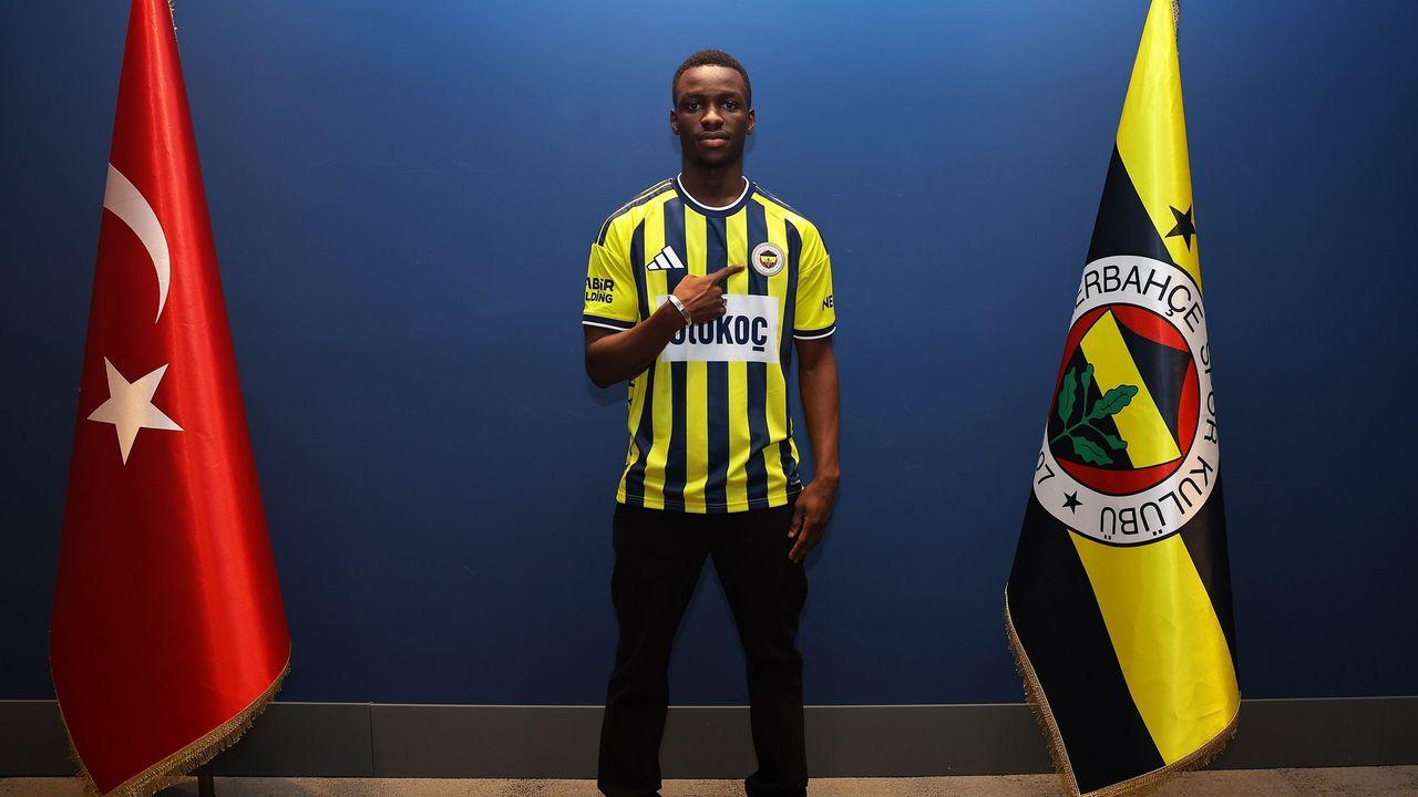 Fenerbahçe, Amara Diouf ile 5 yıllık sözleşme imzaladı