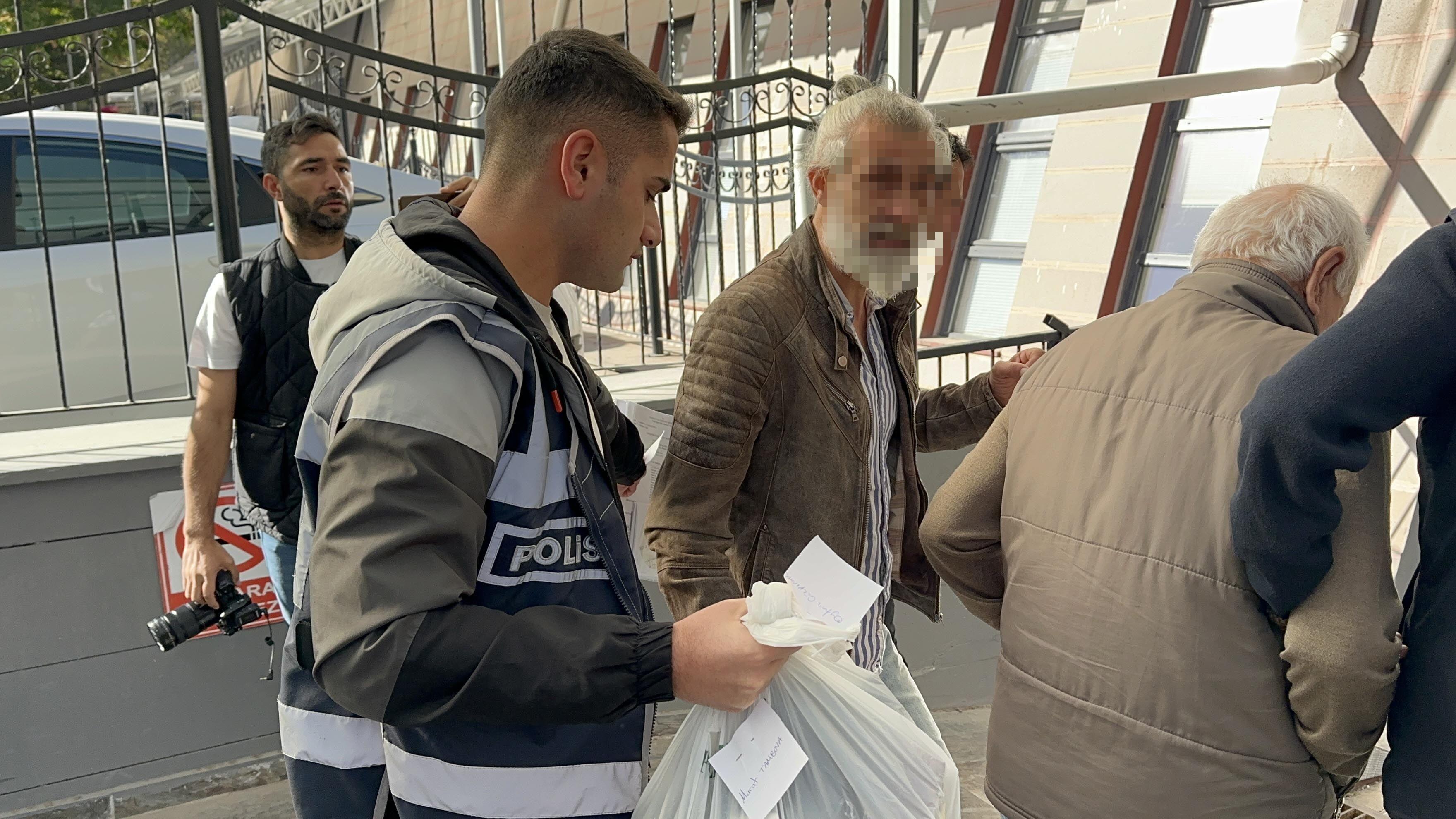 Kendisini Şikayet Ettiğini Öne Sürdüğü Komşusunu Darbedip, Tekmeledi