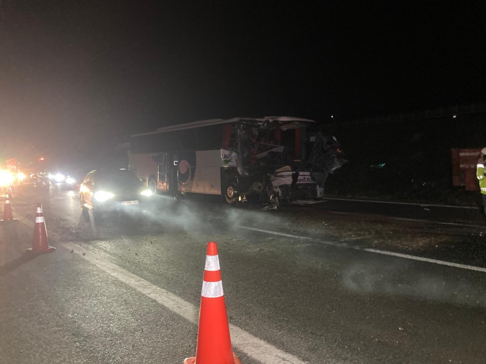 Ankara'da yolcu otobüsü, TIR'a çarptı: 1 ölü, 15 yaralı