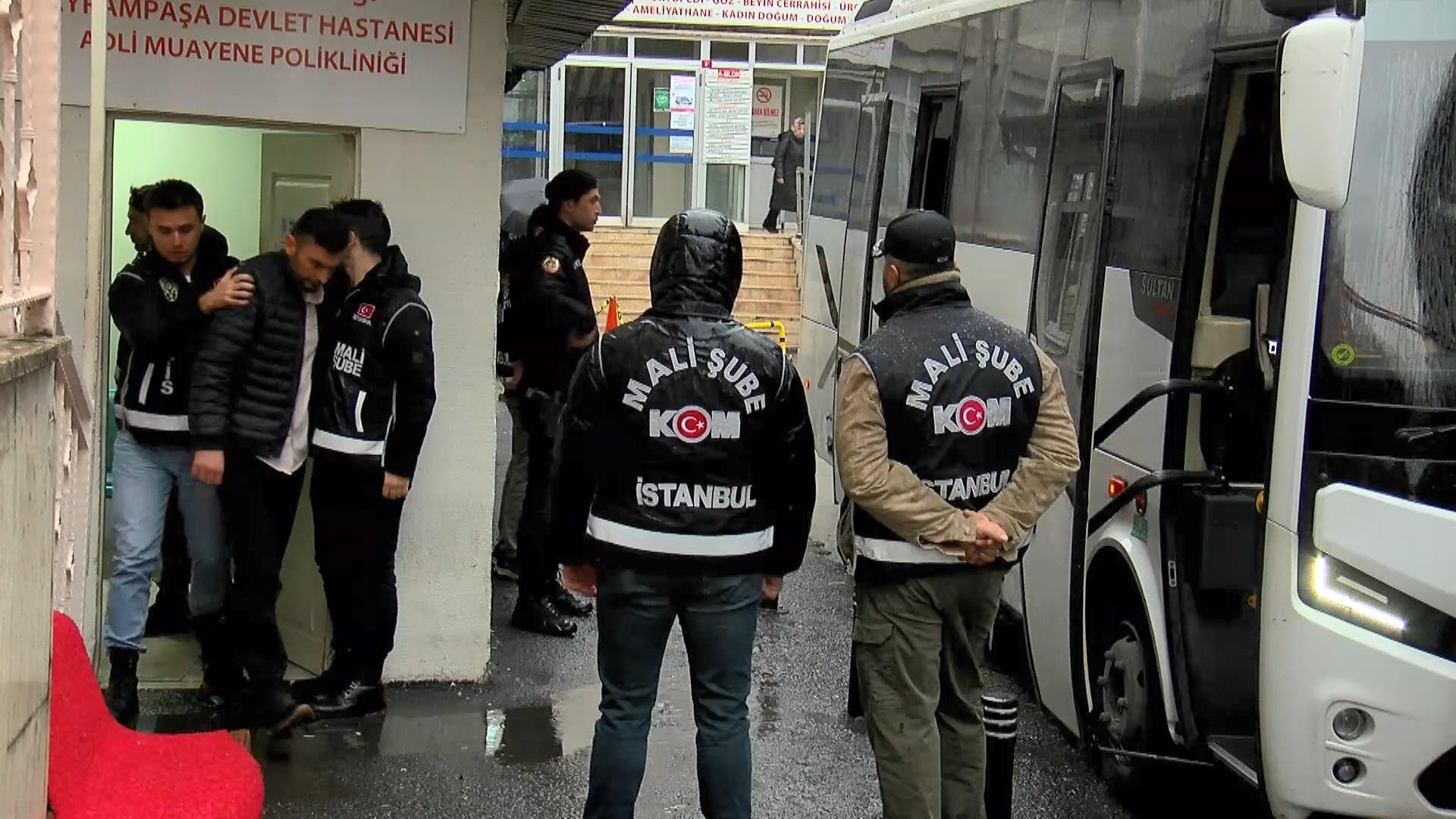 Uşak Belediyesi'ne yönelik 'rüşvet' soruşturmasında gözaltına alınanlar sağlık kontrolünden geçirildi