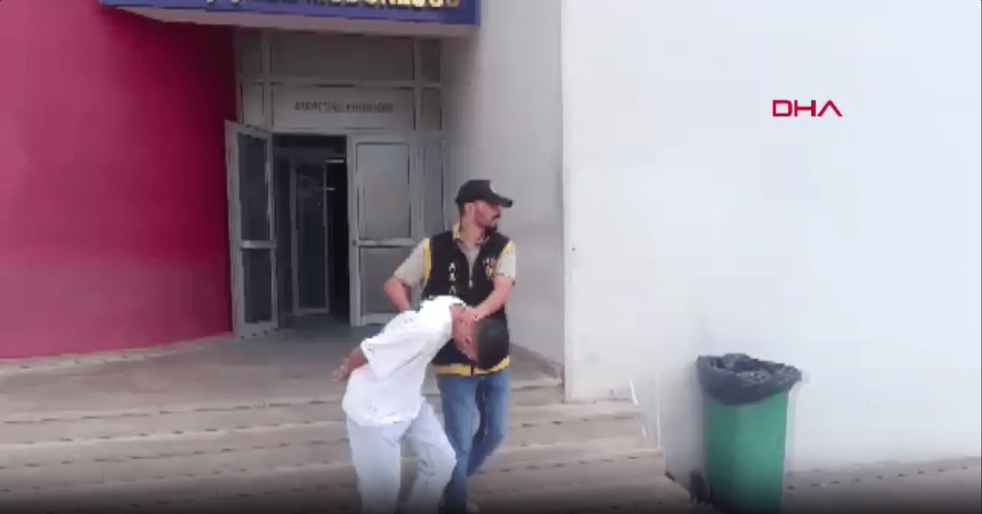 Suriyeli Çifti Vatandaşlık Vaadi ve Operasyon Yalanıyla Dolandırdı, Yakalandı