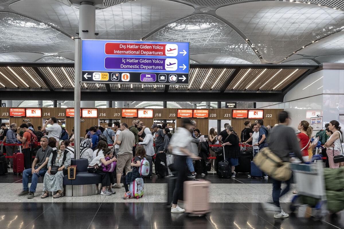 İstanbul Havalimanı, günlük 1322 uçuş ile Avrupa'nın en yoğun havalimanı oldu