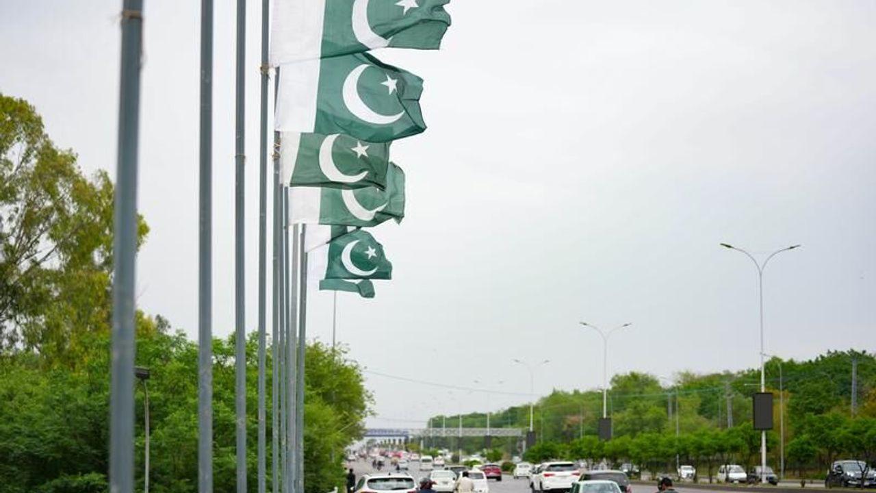 Pakistan'da intihar saldırısı: 12 polis hayatını kaybetti