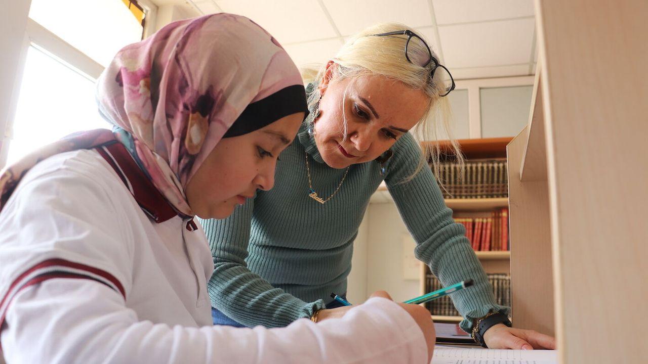 Diyarbakır'da gönüllü kadın öğretmenler, kırsaldaki 119 genç kızı YKS’ye hazırlıyor