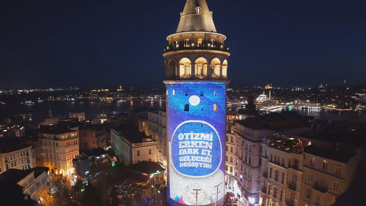 İstanbul'un sembol yapıları 'Dünya Otizm Farkındalık Günü'nde mavi kırmızı renklerle ışıklandırıldı