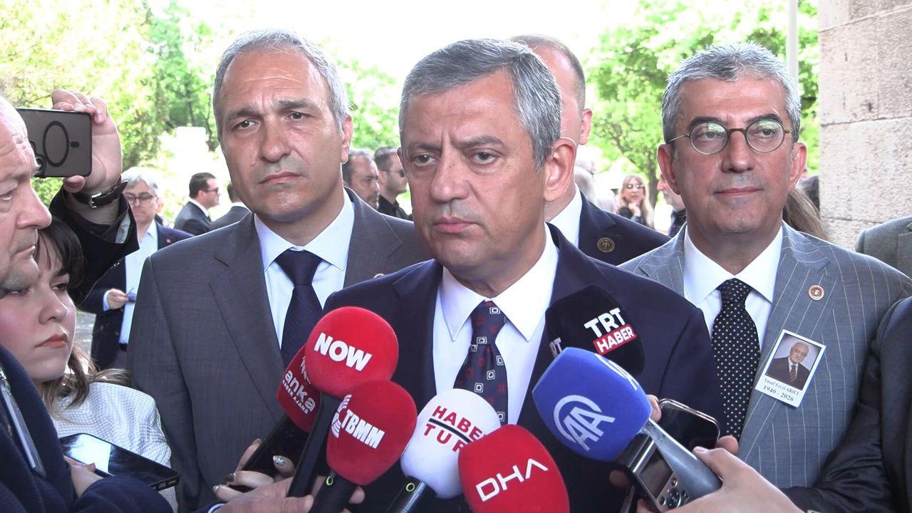 Özgür Özel: Olağanüstü kurultay için imza süreci başlatıldı