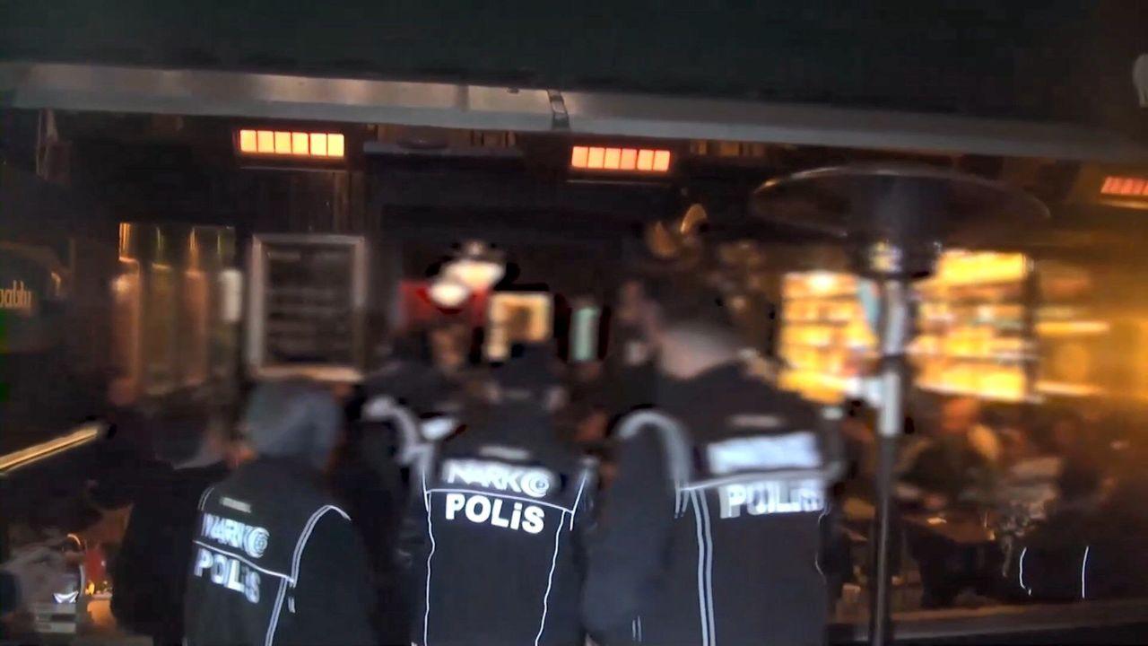Kadıköy'de eğlence mekanları ve çevresinde uyuşturucu satanlara operasyon; 94 gözaltı