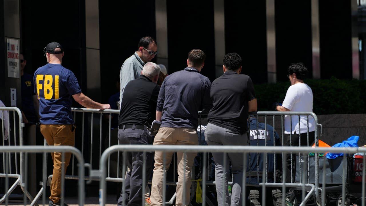 ABD’de ICE ve FBI binası önünde saldırı düzenleyen şüpheli gözaltına alındı