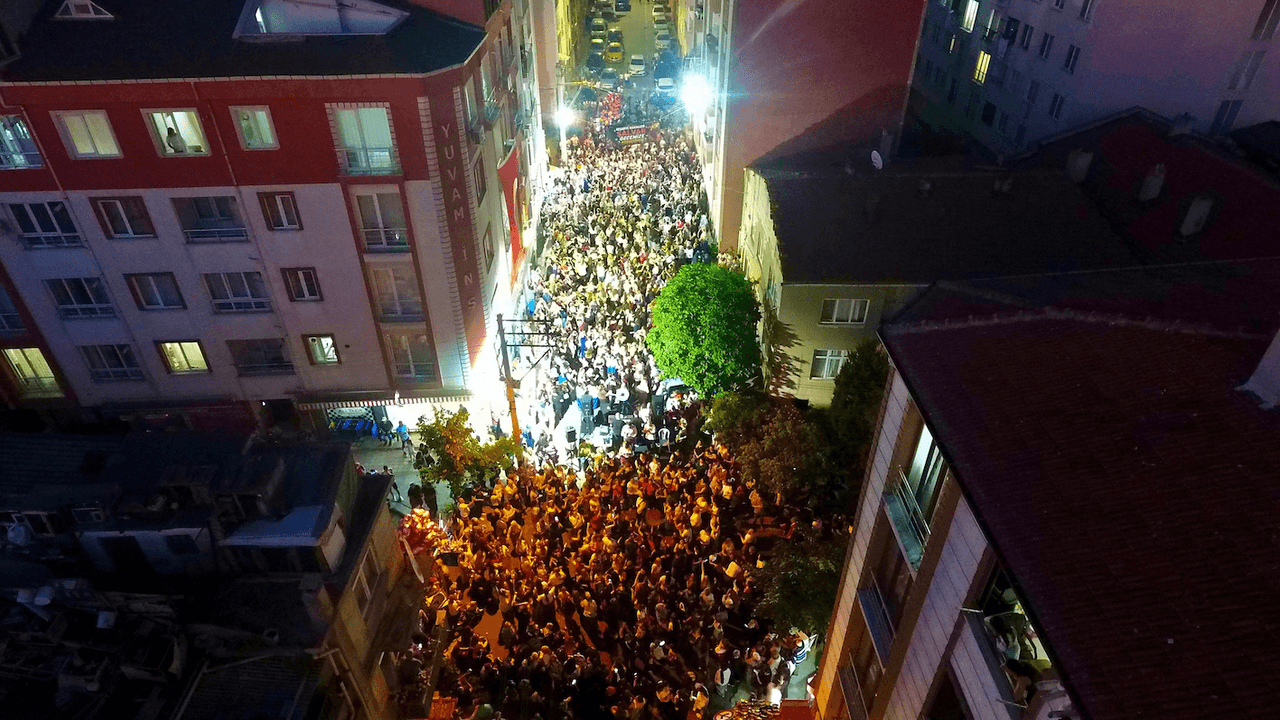 Tekirdağ’da şalvar gecesine yoğun ilgi; katılımcılar sokağa sığmadı