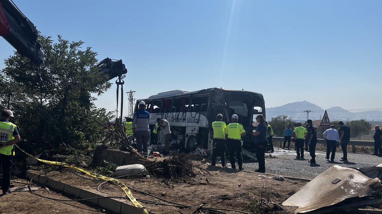 Kayseri’de yolcu otobüsü devrildi; 1 ölü, 23 yaralı